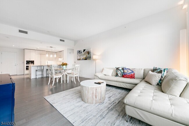 30 Melrose Terrace Unit 408