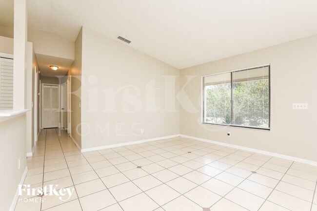 Photo - 2084 Everest St