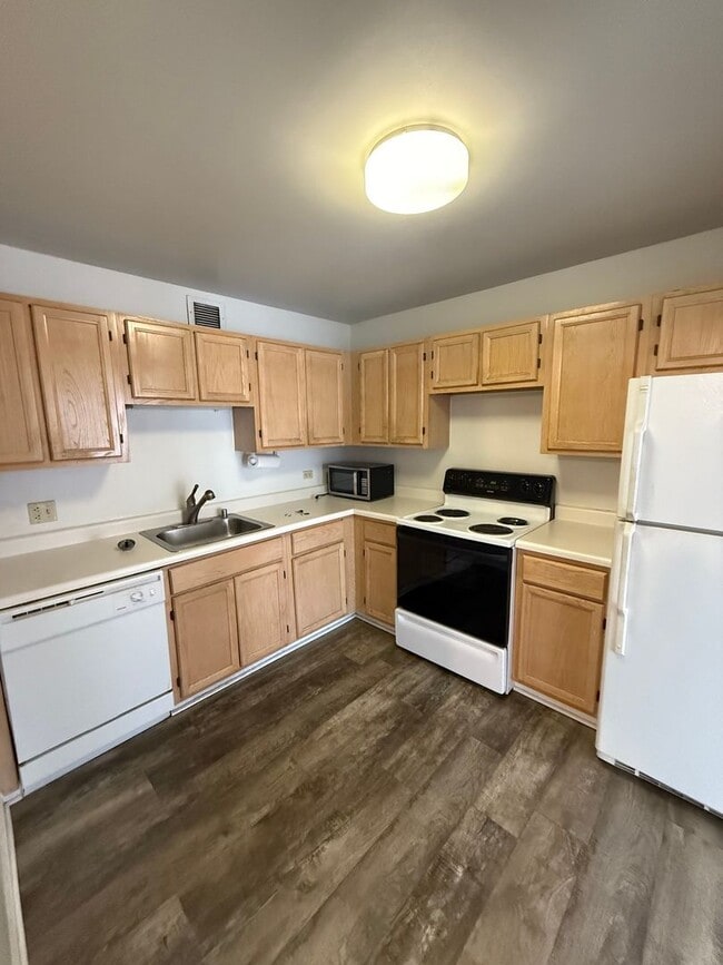 Photo - 200 N Dearborn St