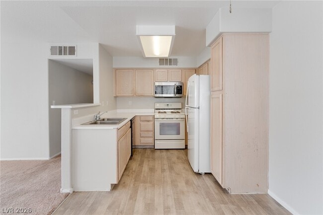 Photo - 5150 Mandalay Springs Dr Unidad 203
