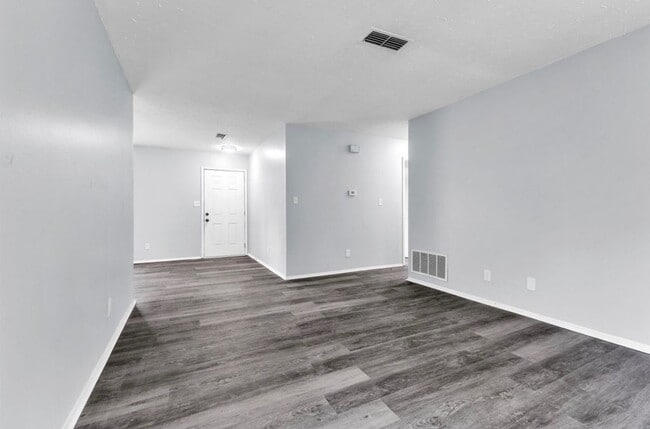Photo - 701 Southlawn Dr