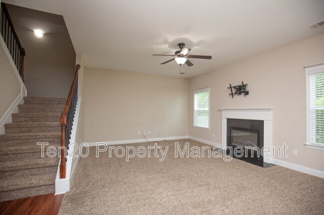 Photo - 4883 Wisteria Ln