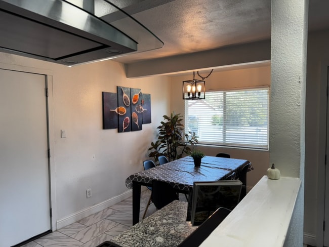 Photo - 2120 Kinsington St