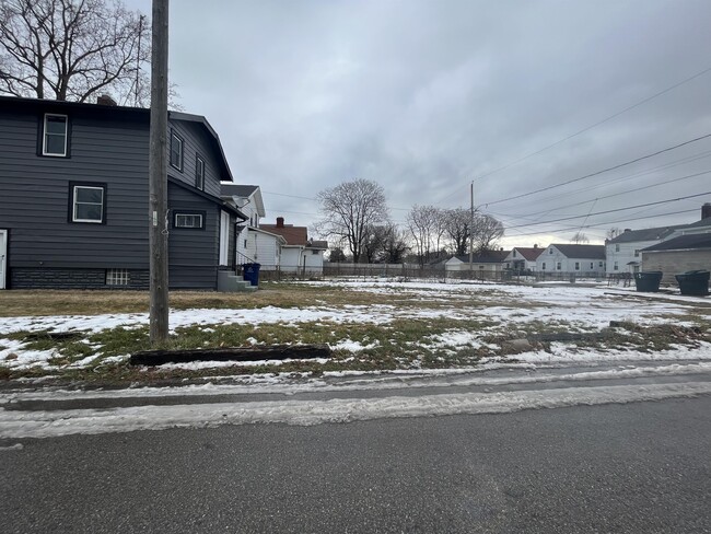 Photo - 961 E 15th Ave