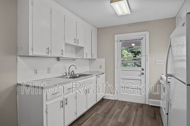 Photo - 204 McNeil St