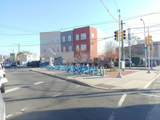 Building Photo - 1538 Point Breeze Ave Unit 1538 Pt Breeze 2nd Floor  - Rental