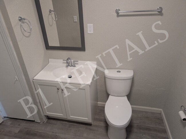 Photo - 6632 N Mill St