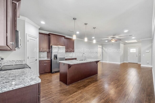 Photo - 2140 Nina St