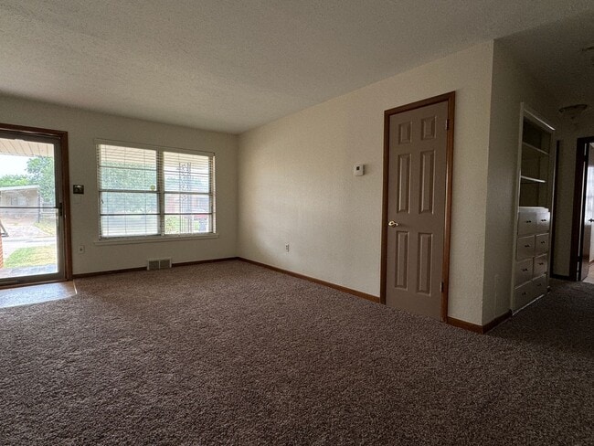 Photo - 4512 NW Cheyenne Ave
