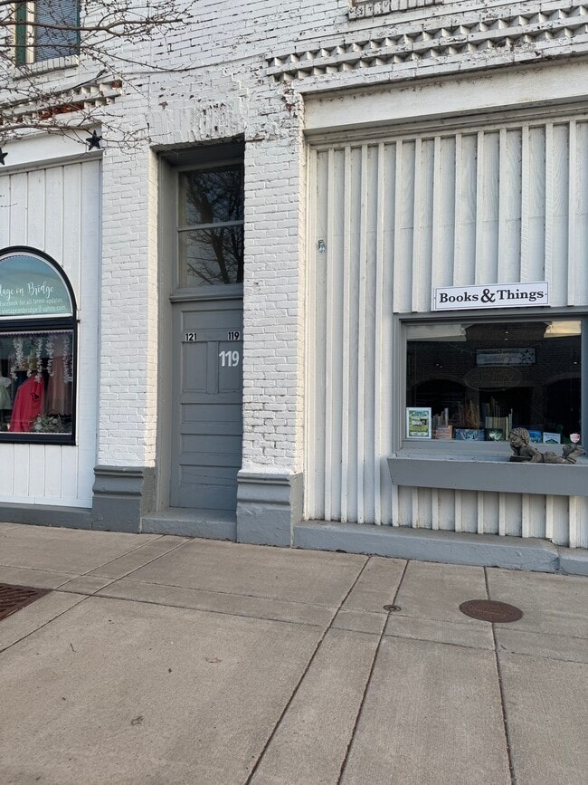 Photo - 119 Bridge Ave E