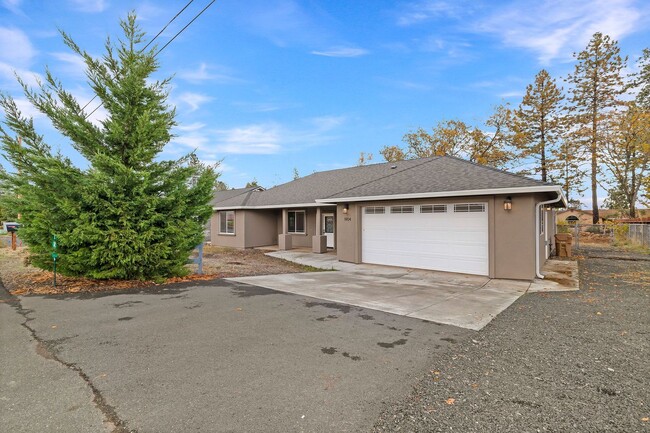 Charming 2-Bedroom, 2-Bath Home with Garag... - Charming 2-Bedroom, 2-Bath Home with Garag...