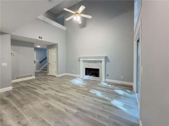 Photo - 528 Parkstone Ln