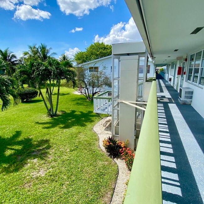 Photo - 397 Markham R