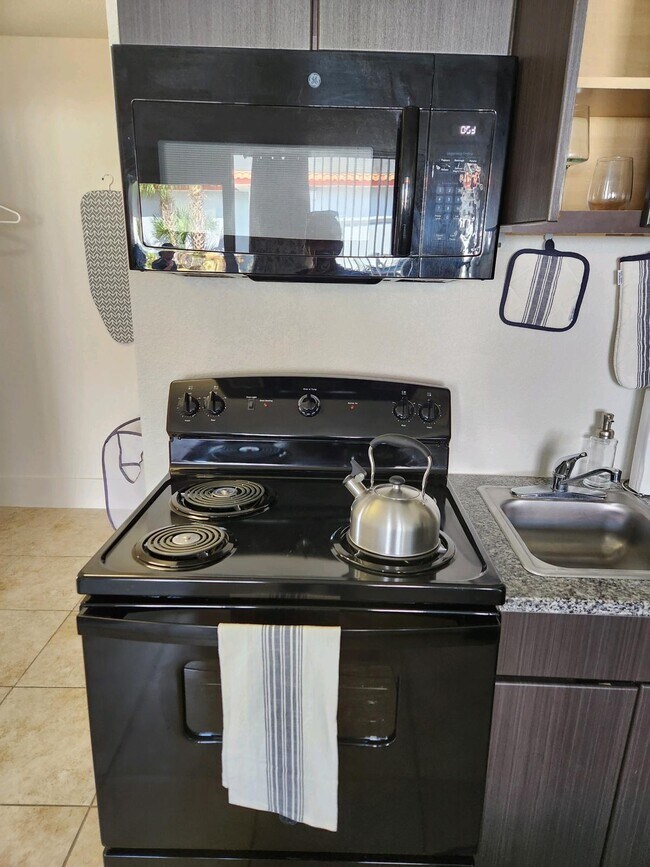 Photo - Colonial Gardens Apartments
