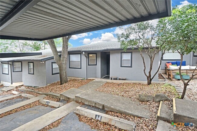 Building Photo - 663 Floral Ave Unit A3 Rental