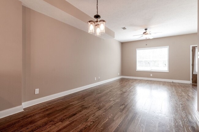 Photo - 123 W Washington St
