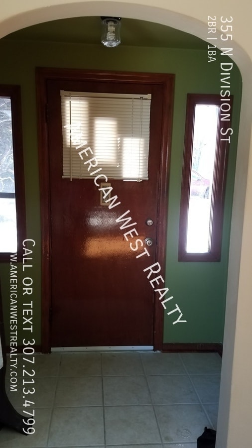 Photo - 355 N Division St