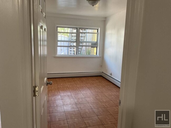 Photo - 49 AVENUE Unit 1