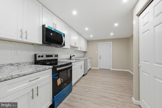 Photo - 667 S Broadway