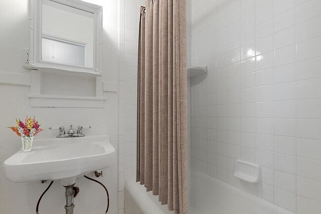 Photo - 1071 Marion Street