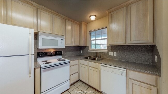 Photo - 1420 Western Oaks Ct