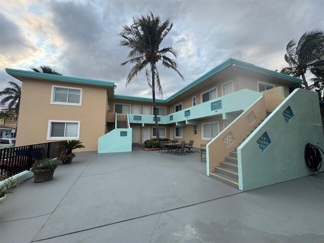 Building Photo - 323 Monroe St Unit 3