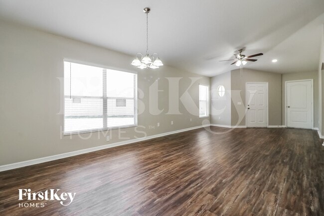 Photo - 905 Lake Shore Ranch Dr
