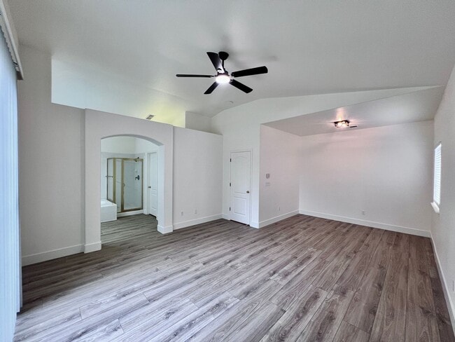 Photo - $2,595 Chestnut & Teague, 3 bedroom House - Fresno / Gated Community / New Paint & Floors