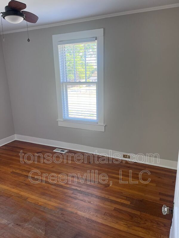 Photo - 205 Thackston St