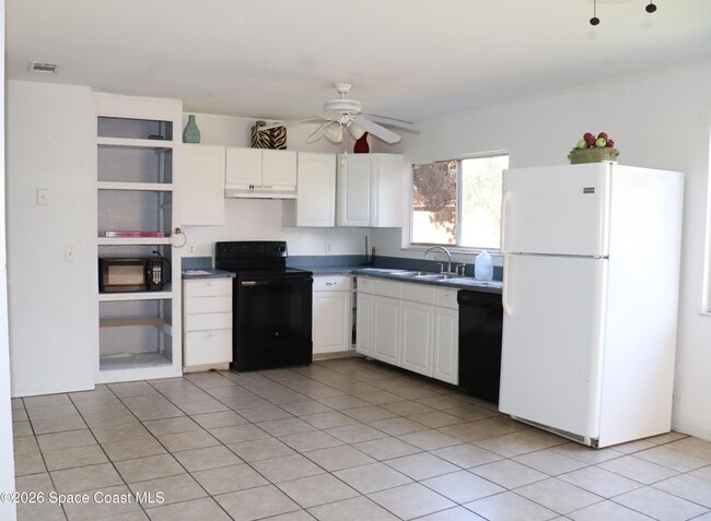 Photo - 1204 Linmoor Cir NE