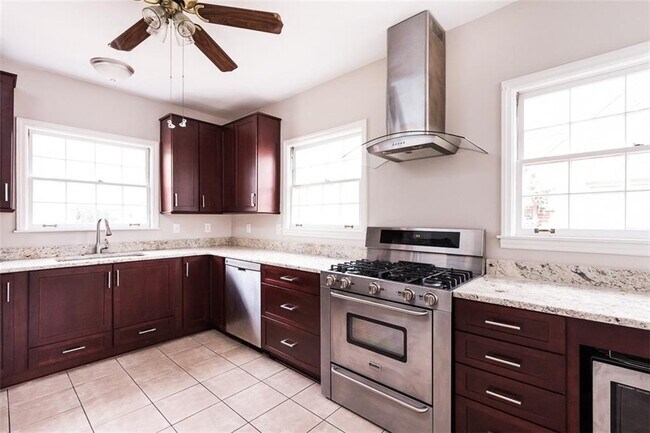 Photo - 132 Garden Ln