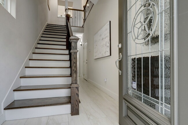 Photo - 946 W 24th St