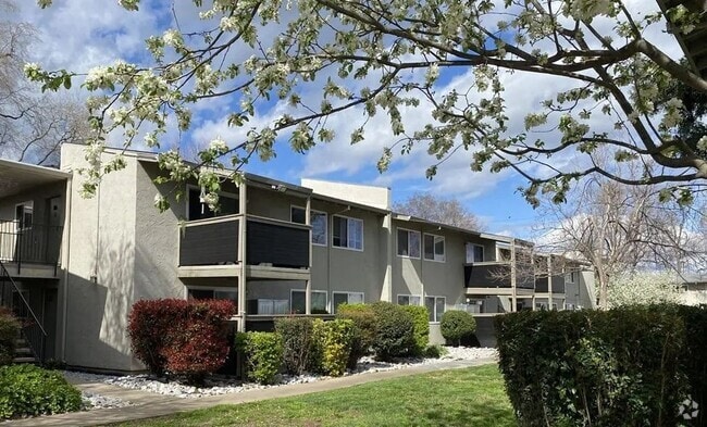 Building Photo - Menlo Pointe Rental