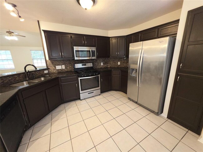 Photo - 1600 Hollow Tree Blvd