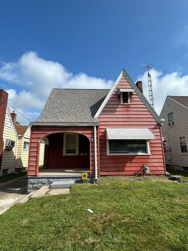 Building Photo - Charming 2-Bedroom Home in Toledo – Cozy &...