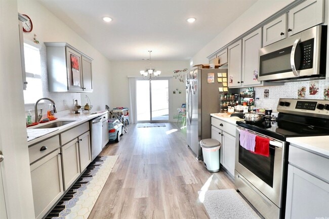 Photo - 3 Bed / 2 Bath in Vailley View Available NOW!