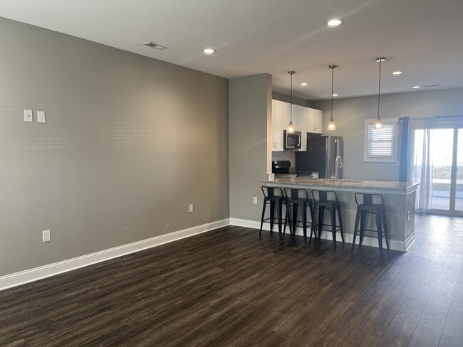 Photo - 77 Emanuel Ct