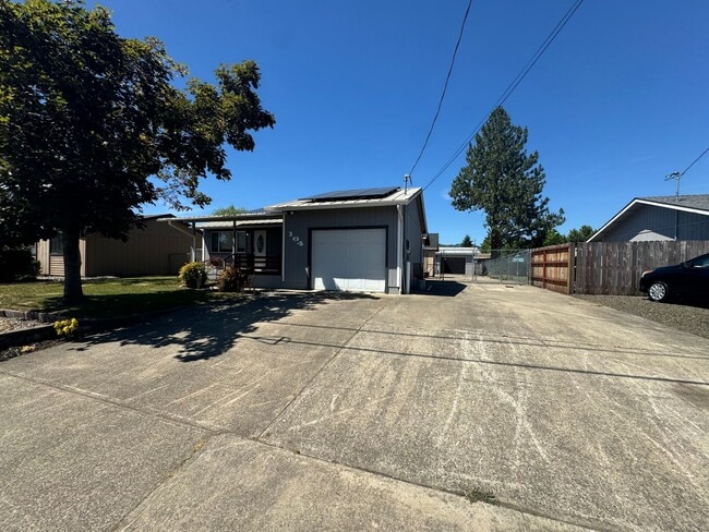 Solar power 3 bedroom 1 bath home with sho... - Solar power 3 bedroom 1 bath home with sho...