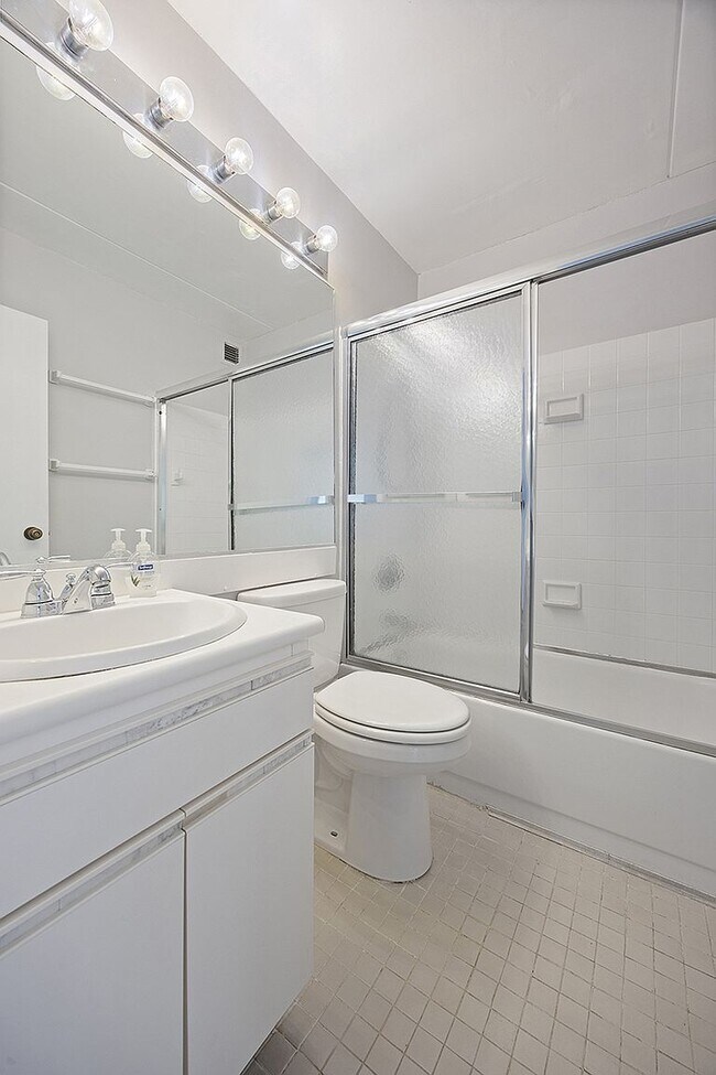 Photo - 300 W 110th St