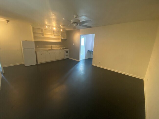 Photo - 219 W Alabama St