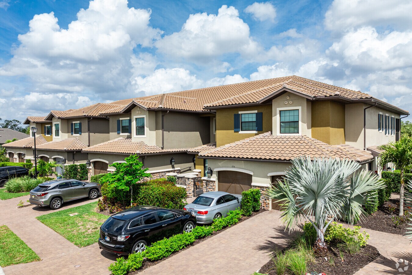 9633-9685 Montelanico Loop - Coach Homes on Montelanico