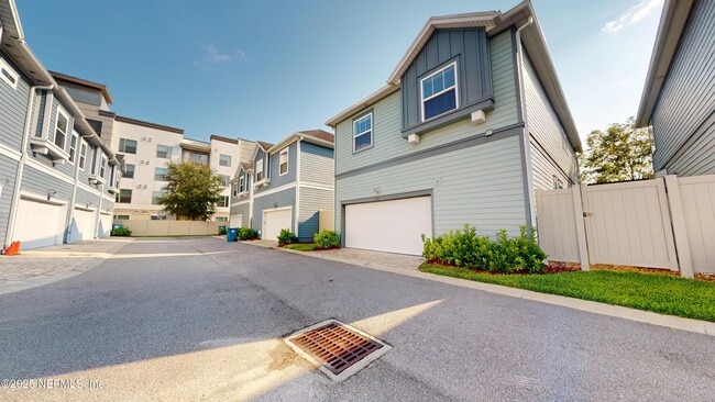 Building Photo - 7430 Beach Walk Place Rental
