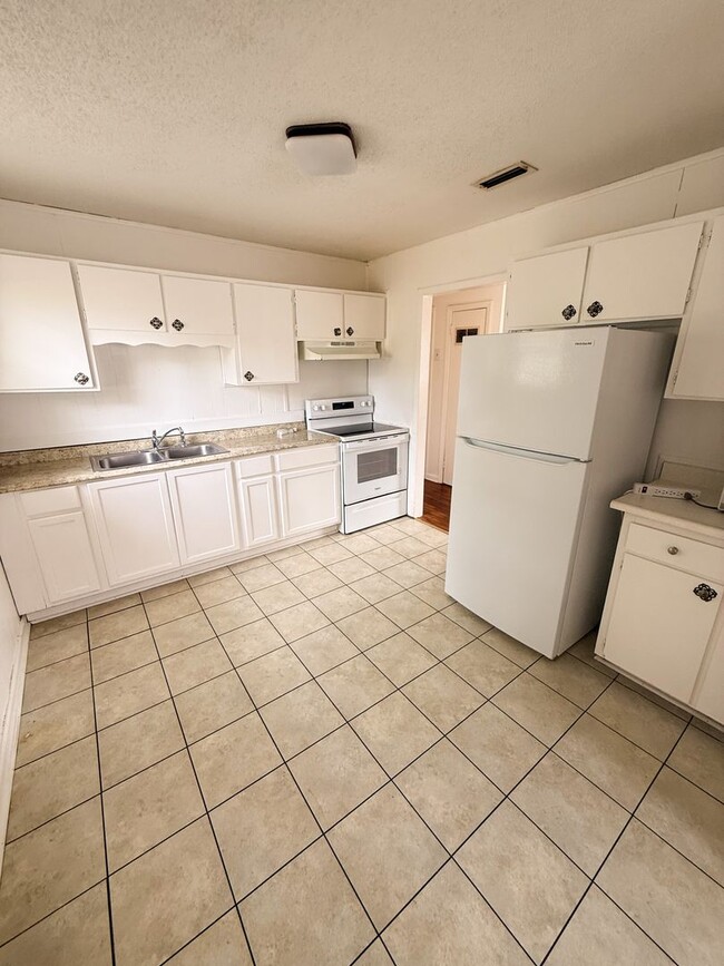 Photo - 1409 Southwood Dr