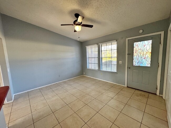 Photo - Cozy 2 Bedroom / 1 Bath Duplex North of City Unit A