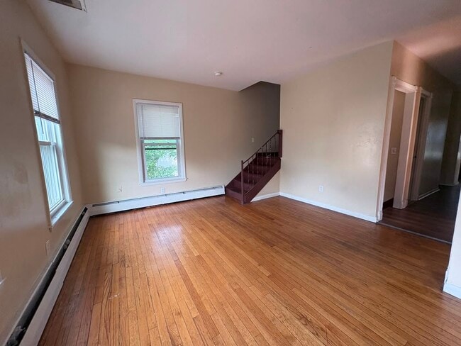 Building Photo - 249 Munson St Unit 2