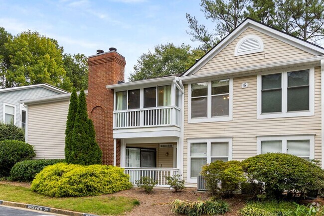 Building Photo - Great Location 2nd Floor Condo