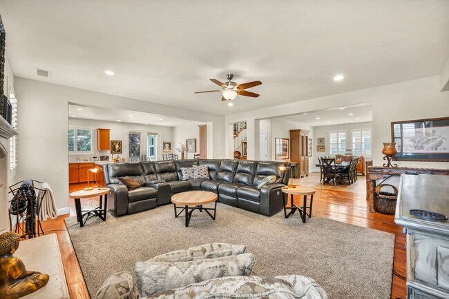 Photo - FULLY FURNISHED home with all utilities included and flexible lease options available.