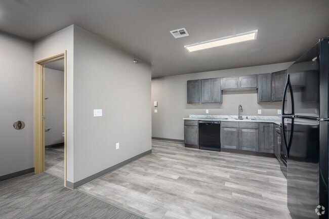 1BR, 1BA - 750SF - Dining Room - Deadwood Ridge Apartments