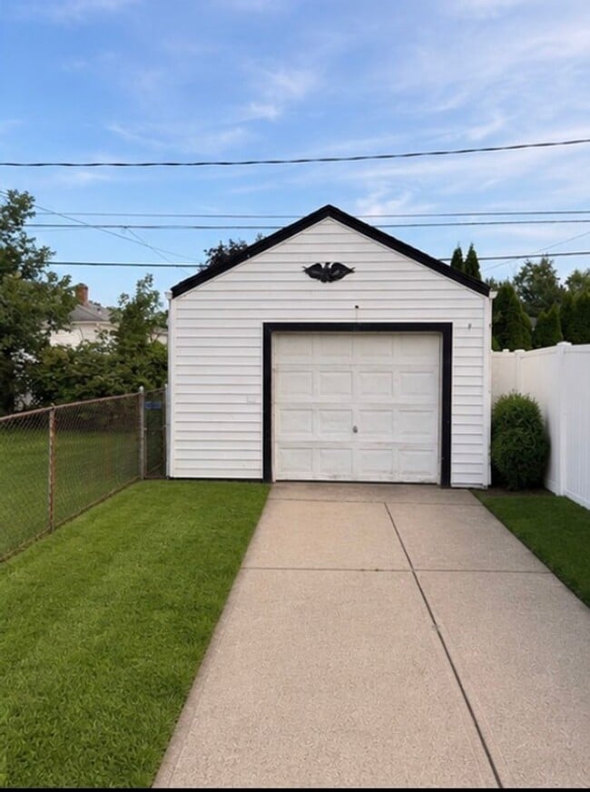 Photo - 5503 Allanwood Rd