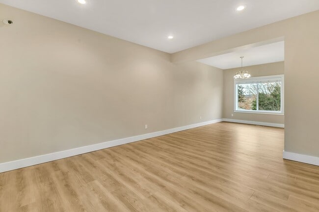 Photo - 729 Prospect Ave N